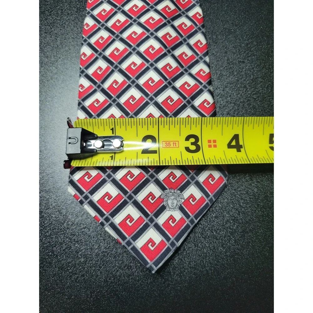 Gianni Versace Men's Necktie Red Geometric Silk 3.75x58 Excellent